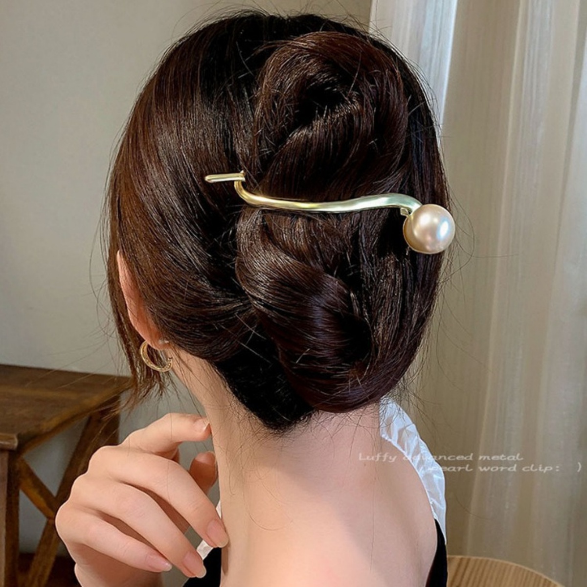 Elegant Glitter Pearl Hair Cli - огляд і ціна Korean Lifestyle & Kids Boutique